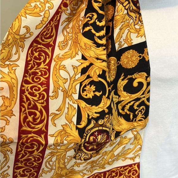 No Brand Name Scarf - Picture 2 of 2